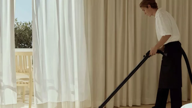 u6831241431_A_cinematic_ultra-realistic_photograph_of_a_clean_fbeed07b-b490-41a9-aa2f-e2317c7e9a08_2